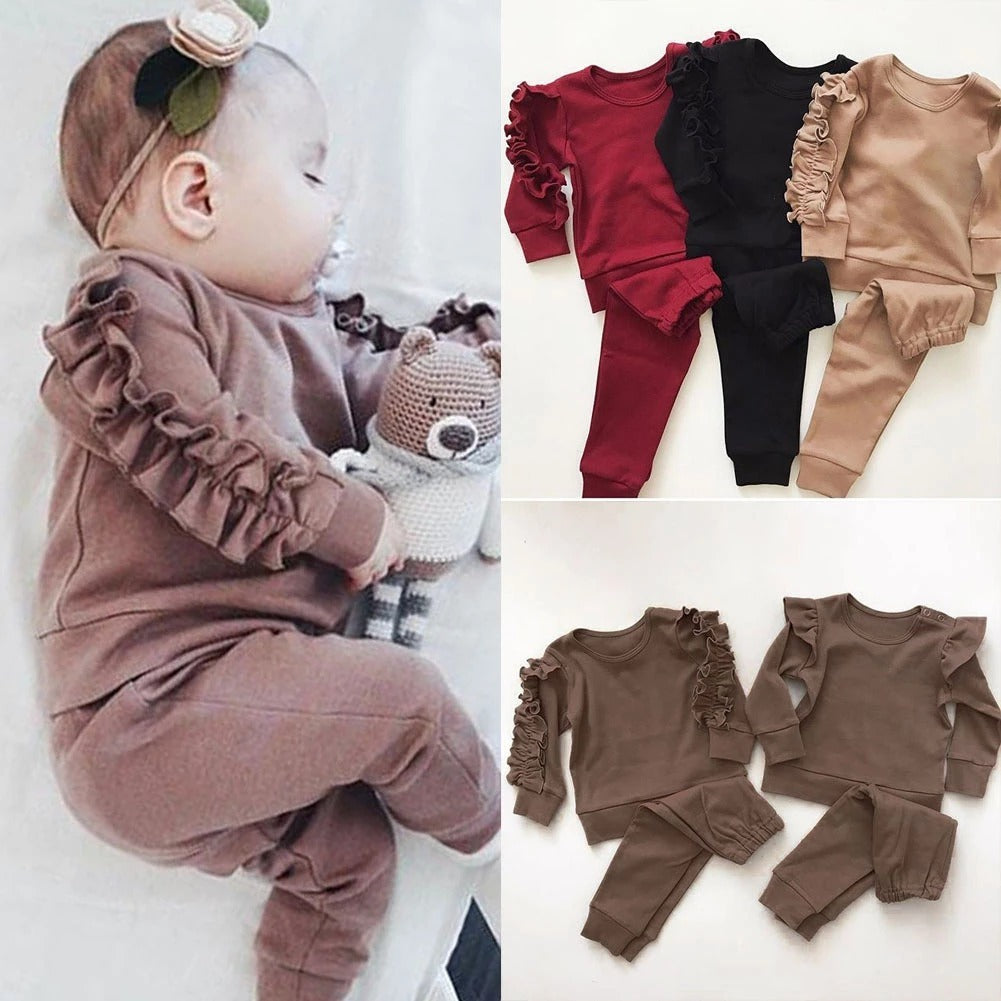 Newborn baby fall outfit – long sleeve ruffle sweatshirt and matching cotton pants in solid color, 2-piece infant clothing set for boys and girls