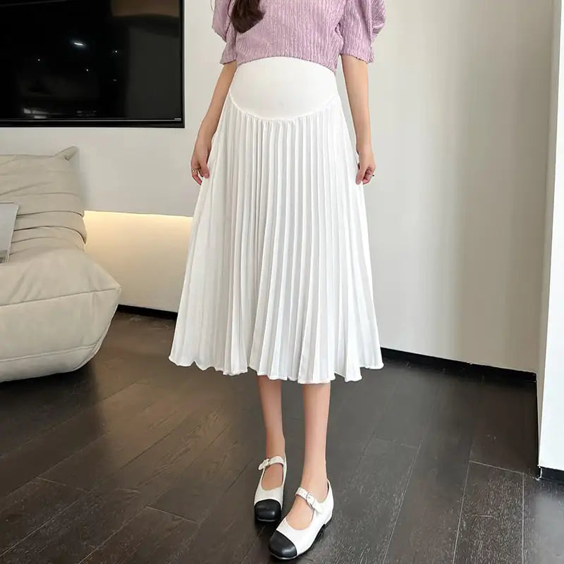 Pregnant woman wearing lightweight chiffon pleated maternity skirt, black and white summer style